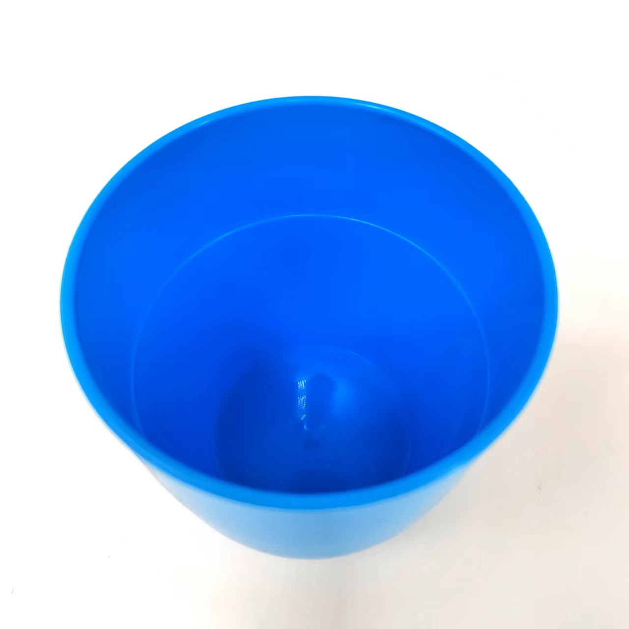 高90mm，上口直径82mm，下口62mm，蓝色塑胶漱口杯